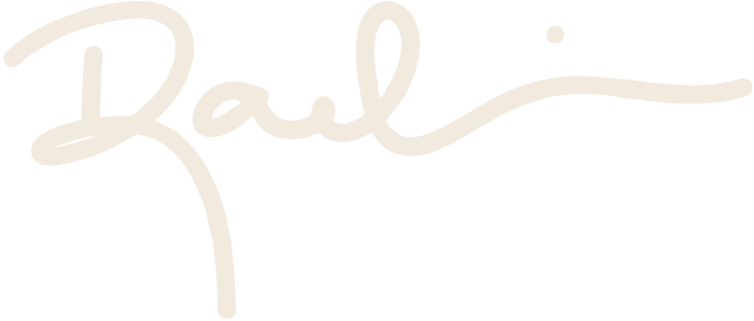 Travel With Raelinn logo